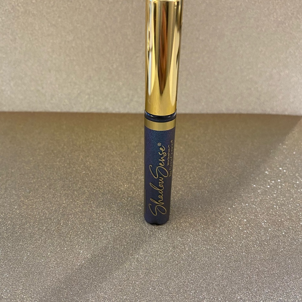 SeneGence Oasis Glitter Eyeshadow - Vibrant Blue - Picture 2 of 4